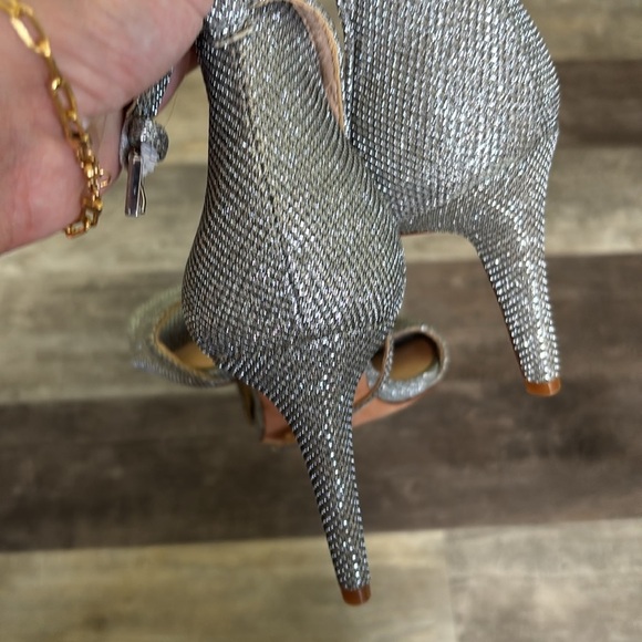 Vince Camuto silver heels - Picture 3 of 4